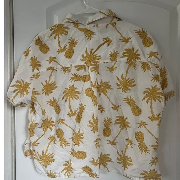 Womens billabong crop Hawaiian shirt with palm trees and pineapples - Picture 3 of 4